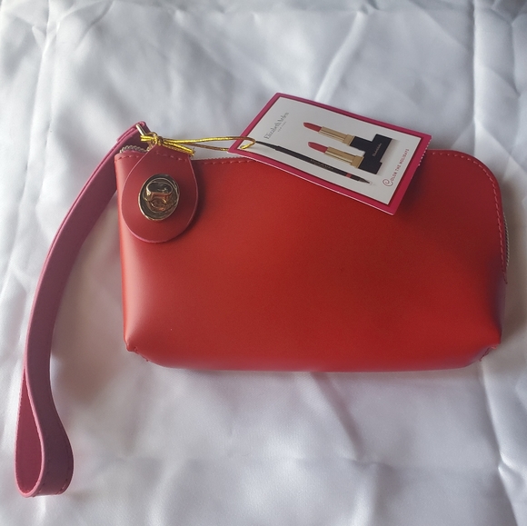 Elizabeth Arden 3 piece Lip Kit - Picture 3 of 4